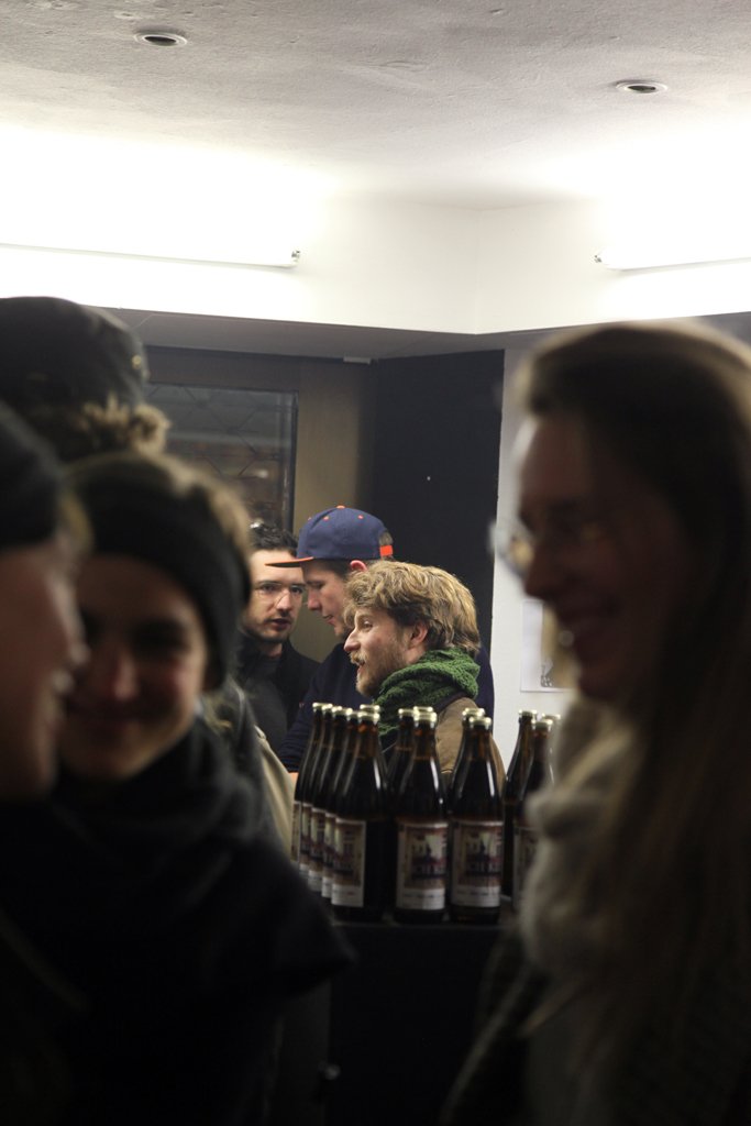 LSDSL show — the crowd around the bottles